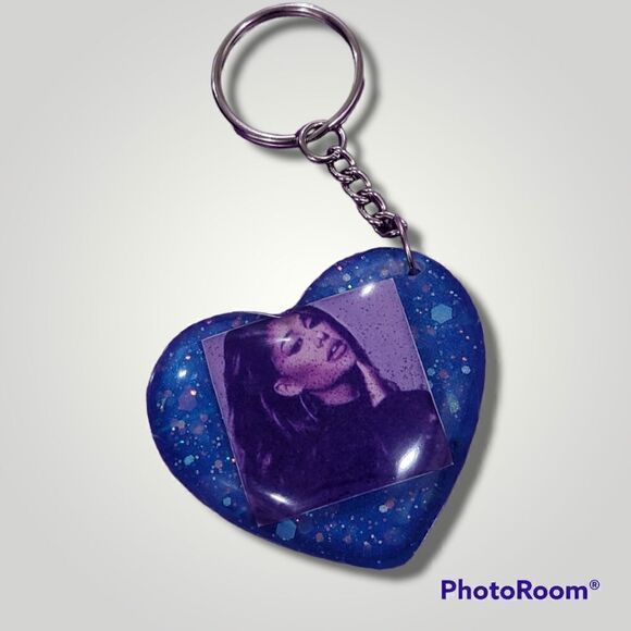 Ariana Grande Blue Glitter Heart Keychain - Picture 1 of 17